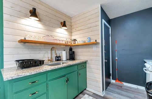 Derby House | Derby Dream! Cozy King - near Park