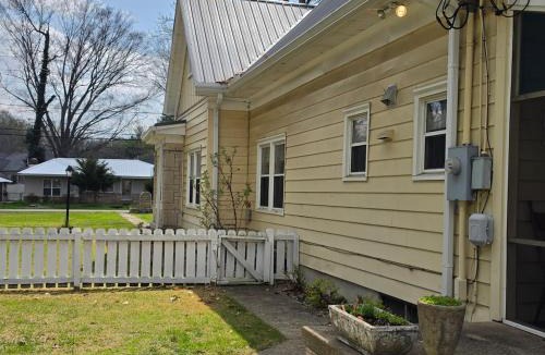 Jeffersonville - Clarksville House | Derby Dreams