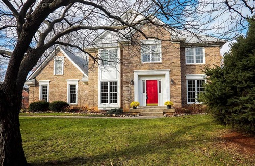 Buechel House | Derby/PGA Ready Retreat with Curated Bourbon Bar - 5 BR 3.5 Bath - Sleeps12!