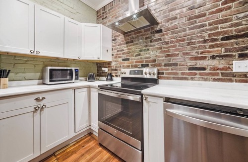 Shelby Park House | DERBY-ready home just minutes fr Churchill Downs!