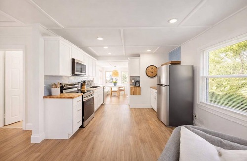 Clifton Heights House | Derby-ready home near Churchill Downs with parking