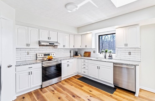 New Albany House | Derby Stay w/King Beds & Netflix