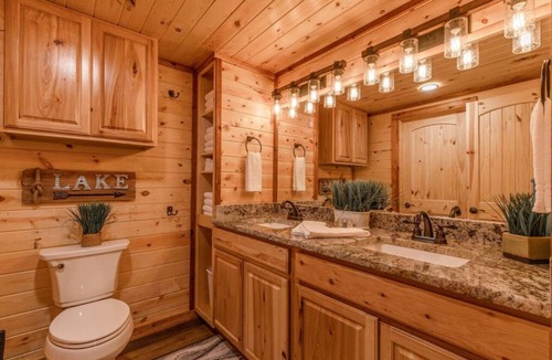 Afton Cabin | Derbyshire Cabin (Boat Slip Included)
