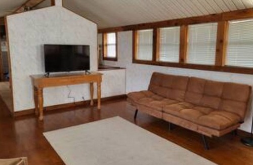 Laguna Park Apartment | Derekville #9 - Private Unit - Gated Pool