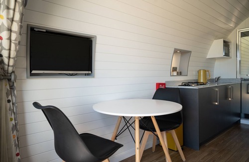 Welshpool Cabin | Derwen - a glamping pod with hot tub