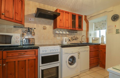 Portinscale Cottage | DERWENT EDGE, pet friendly, with a garden in Portinscale