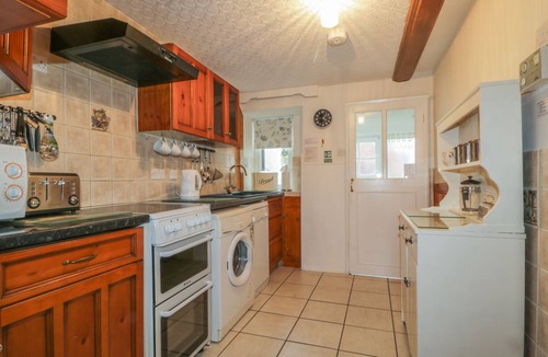 Portinscale Cottage | DERWENT EDGE, pet friendly, with a garden in Portinscale