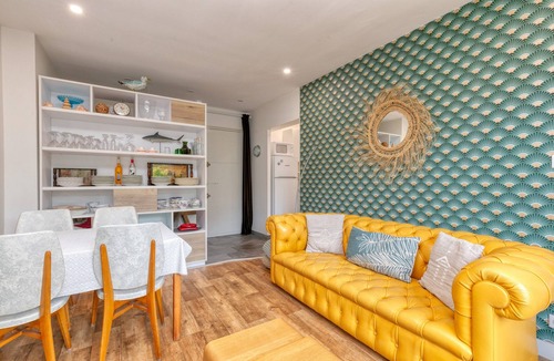 La Baule-Escoublac Apartment | Des Dryades Apartment, Cosy 60m2 with Shared Pool, Balcony & Wi-Fi
