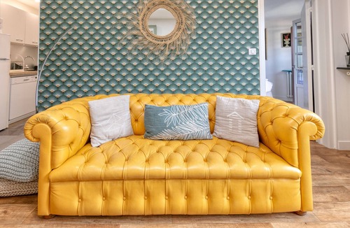 La Baule-Escoublac Apartment | Des Dryades Apartment, Cosy 60m2 with Shared Pool, Balcony & Wi-Fi