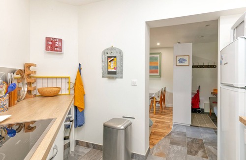 La Baule-Escoublac Apartment | Des Dryades Apartment, Cosy 60m2 with Shared Pool, Balcony & Wi-Fi