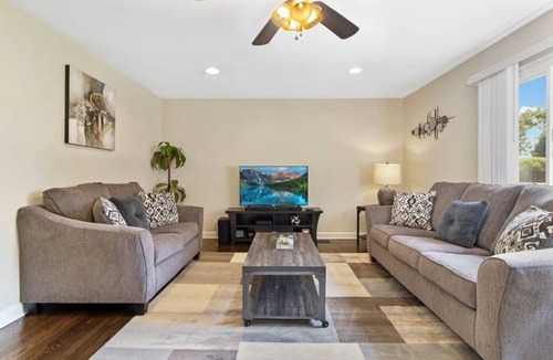 Des Plaines House | Des Plaines FHS Rental