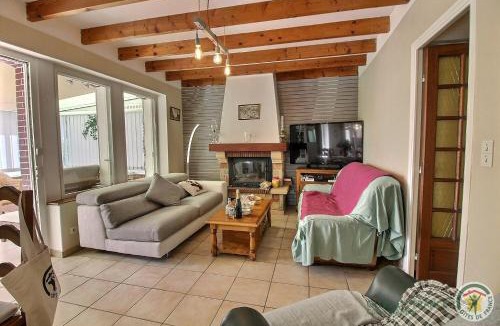 Gausson House | Des trois fleurs