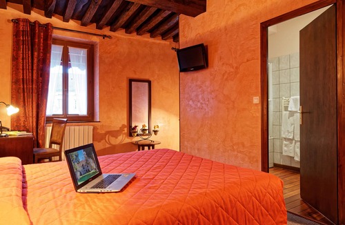 Couches Hotel | Des Trois Maures