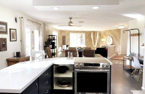 Tumalo House | Deschutes Dreams Riverfront hot-tub, firepit!