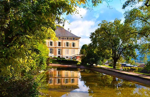 Tullins Apartment | Description