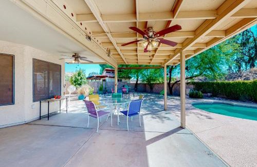 Garden Lakes House | Desert Blooms