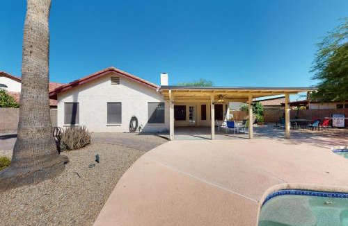 Garden Lakes House | Desert Blooms