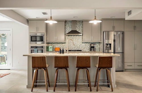 Parker Lane House | Desert Disco - 4BR Mid-Century Modern Design