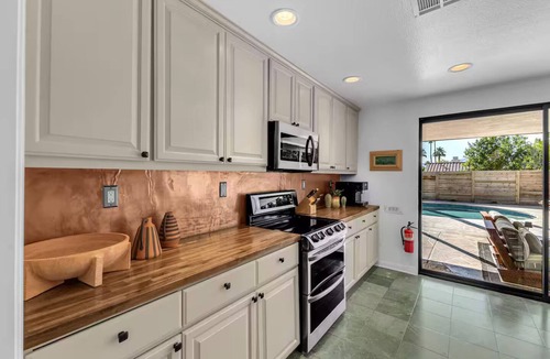 Racquet Club Estates House | Desert Escape- Pool, Spa & Mountain Views