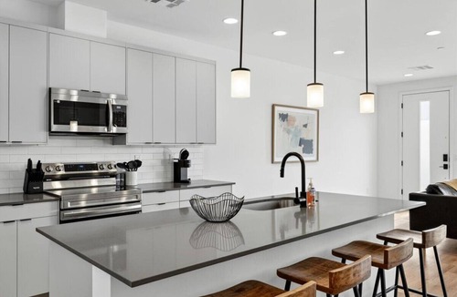 Villa De Paz House | Desert Escape Townhome - Pool & Gym