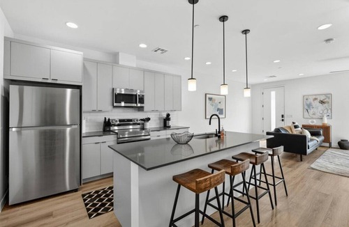 Villa De Paz House | Desert Escape Townhome - Pool & Gym