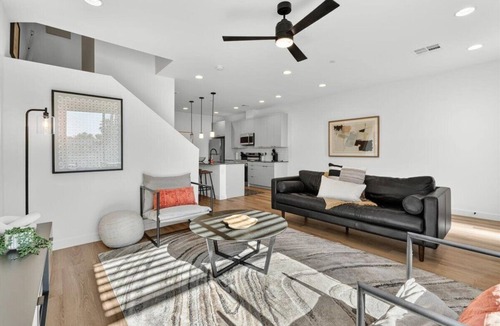 Villa De Paz House | Desert Escape Townhome - Pool & Gym