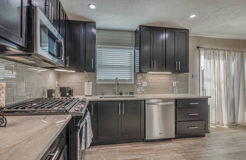 El Paso Condo | Desert Oasis - Central to Everything!