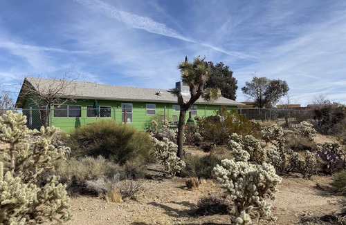 Yucca Valley House | Desert oasis - Hot tub and view