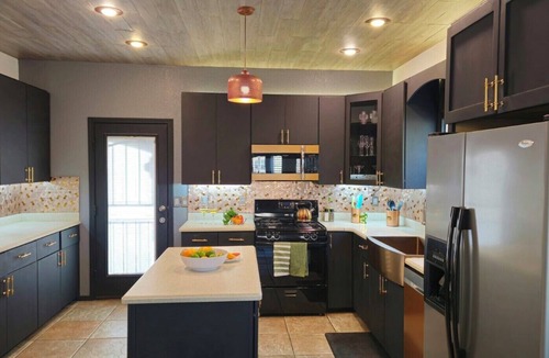 Biggs Field House | Desert Oasis, Spacious 4-bedroom house 2 king bed w/Heated Pool & Jacuzzi