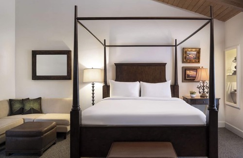 Borrego Springs Hotel | Desert Resort Haven: Elegant Dining, Multiple Pools & Pet-Friendly Spaces