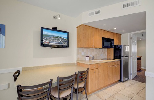 Avalon Hotel | Desert Sand Resort