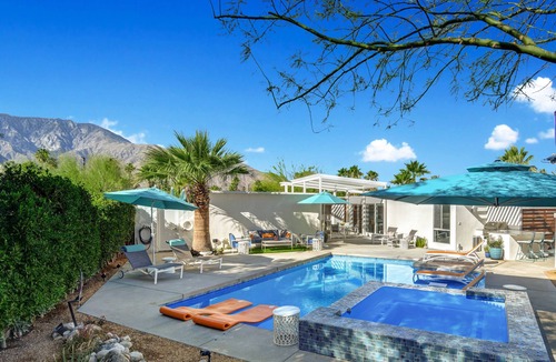 Racquet Club Estates House | Desert Starr - Remodeled Mid Century