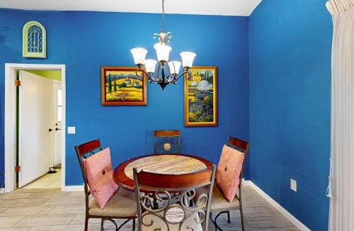 Sun City House | Desert Sun Retreat