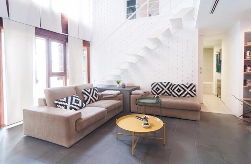 Barri Vell - Santa Creu Apartment | Design and luminous duplex in the old town