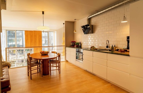 Sydhavnen House | Design canal house directly on the water with private floating terrace