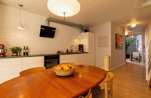 Sydhavnen House | Design canal house directly on the water with private floating terrace