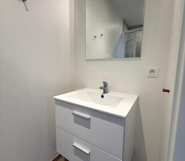 Dreux Apartment | Design & Connecté : Studio Neuf au Pied de la Gare