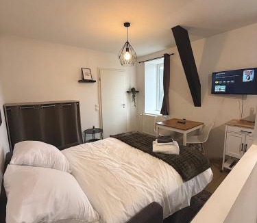 Dreux Apartment | Design & Connecté : Studio Neuf au Pied de la Gare