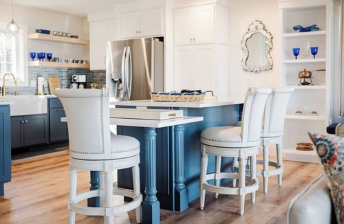 Petoskey House | Design-forward Lake Views Bay Harbor
