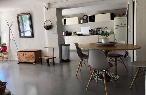 Sainte-Cecile-les-Vignes House | Design character villa sleeps 4
