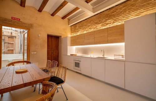 El Cabanyal House | Design house with swimming pool near the beach