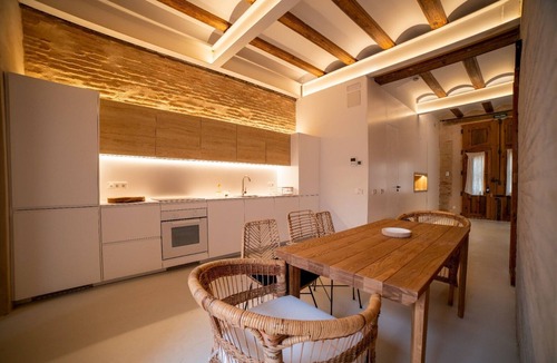 El Cabanyal House | Design house with swimming pool near the beach
