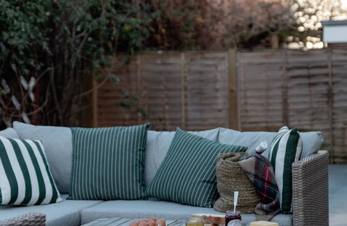 Eton Cottage | Design-Led- 2xSuper-King Beds- Ensuites- W Parking