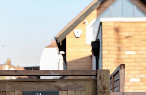 Eton Cottage | Design-Led- 2xSuper-King Beds- Ensuites- W Parking