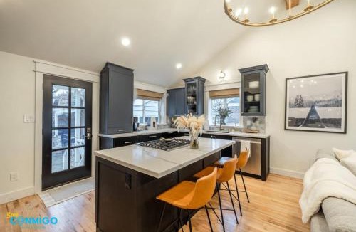 Canyon Rim House | Design & Location| Hot Tub | Yard | Family Getaway