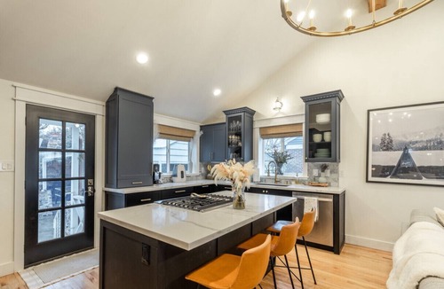 Canyon Rim House | Design & Location| Hot Tub | Yard | Family Getaway
