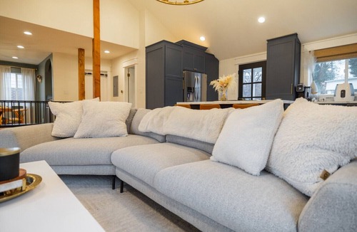 Canyon Rim House | Design & Location| Hot Tub | Yard | Family Getaway