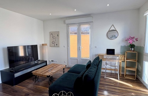 Savigny-sur-Orge Apartment | Design Orly-Paris. Private Suites. Free parking