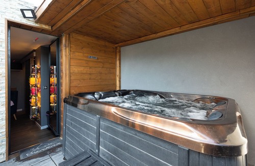 Furdenheim Apartment | Design studio, jacuzzi, private terrace, air conditioning