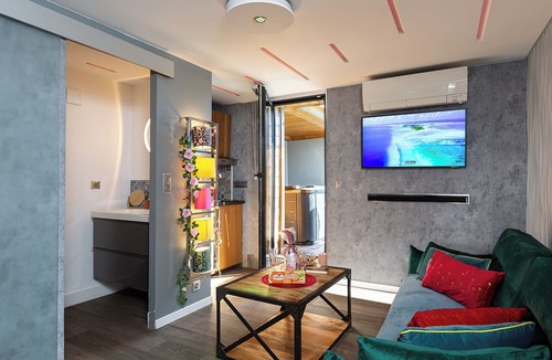 Furdenheim Apartment | Design studio, jacuzzi, private terrace, air conditioning